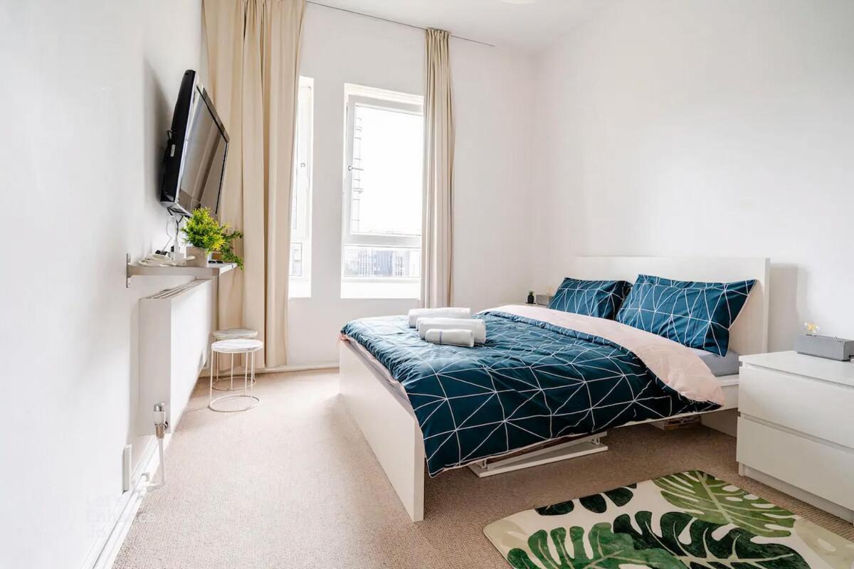 Smart 2br With Rooftop View Apartment